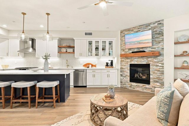 4792 Beachwood Court, Carlsbad, CA 92008