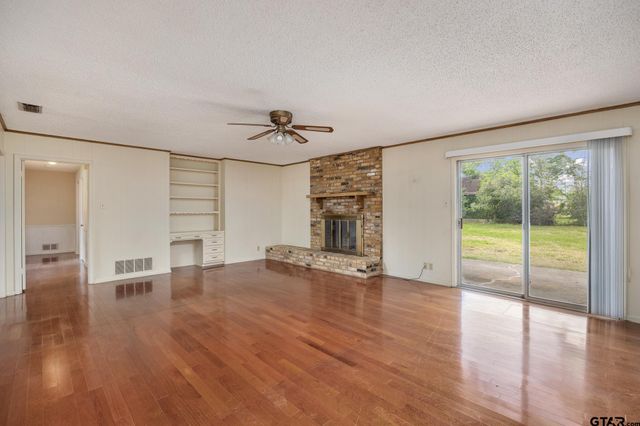 322 Vicksburg St, Tyler, TX 75703