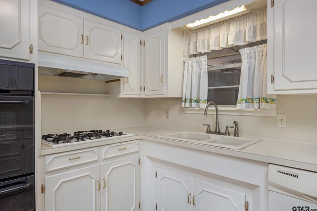322 Vicksburg St, Tyler, TX 75703