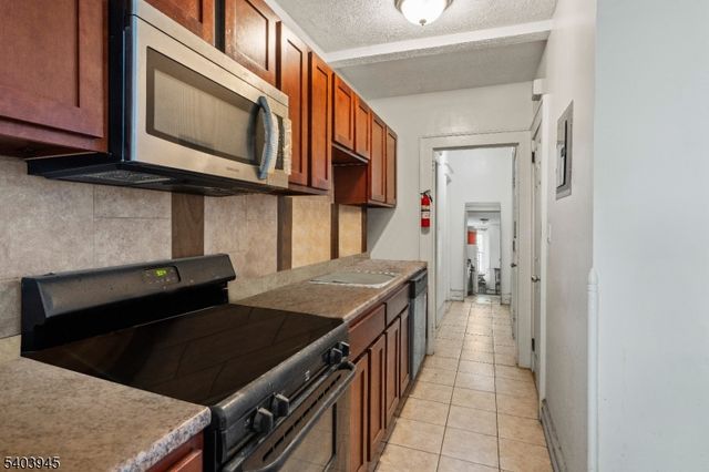 8 Treacy Ave, Newark City, NJ 07108