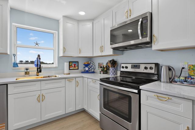 1200 HIBISCUS Avenue 407, Pompano Beach, FL 33062