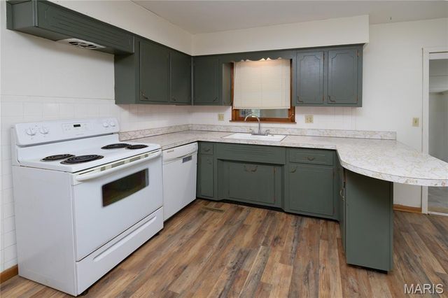 1201 Hull Valley Drive, Waynesville, MO 65583