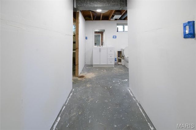 1201 Hull Valley Drive, Waynesville, MO 65583