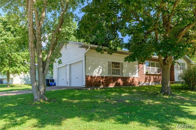 1201 Hull Valley Drive, Waynesville, MO 65583