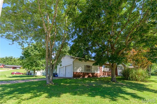 1201 Hull Valley Drive, Waynesville, MO 65583