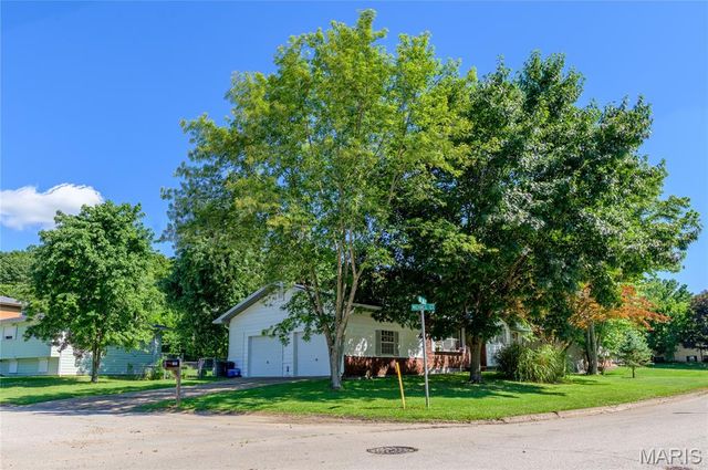 1201 Hull Valley Drive, Waynesville, MO 65583