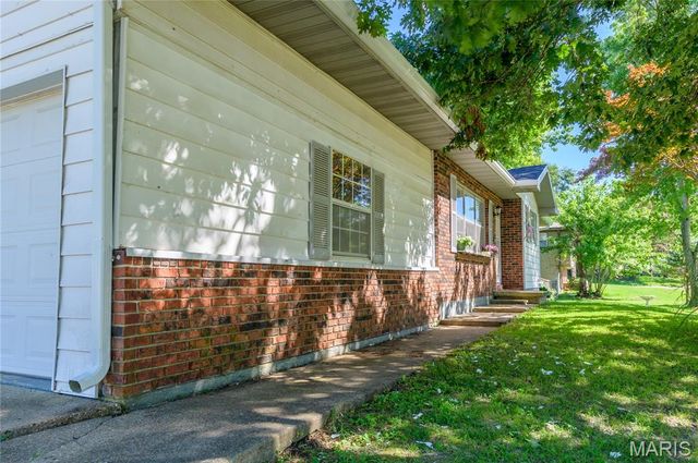 1201 Hull Valley Drive, Waynesville, MO 65583