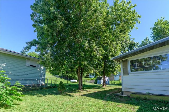 1201 Hull Valley Drive, Waynesville, MO 65583