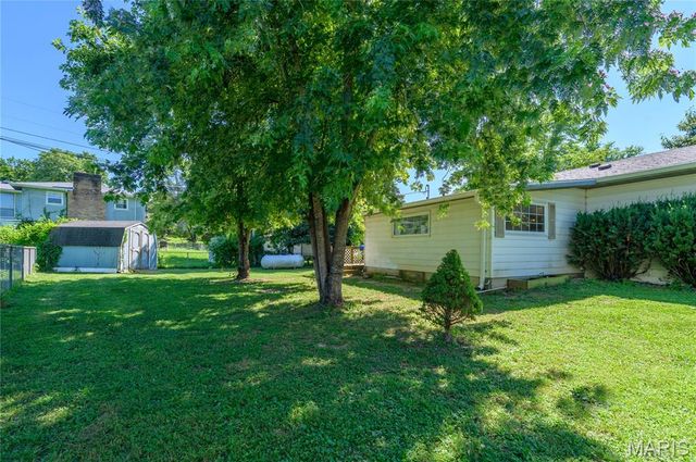 1201 Hull Valley Drive, Waynesville, MO 65583
