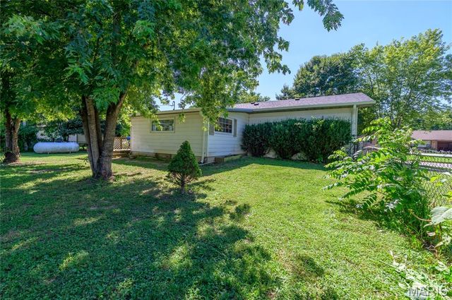 1201 Hull Valley Drive, Waynesville, MO 65583