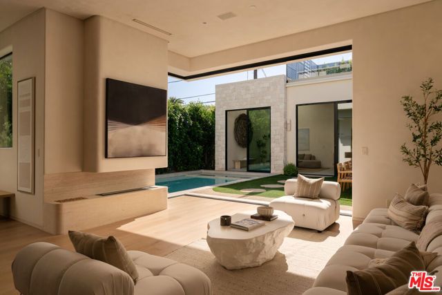 515 N Martel Avenue, Los Angeles, CA 90036