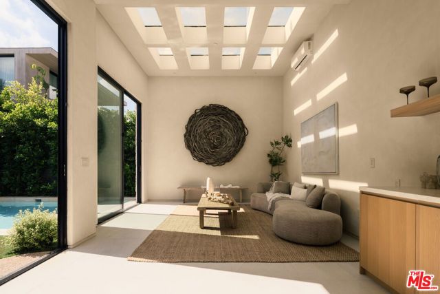 515 N Martel Avenue, Los Angeles, CA 90036