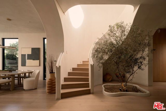 515 N Martel Avenue, Los Angeles, CA 90036