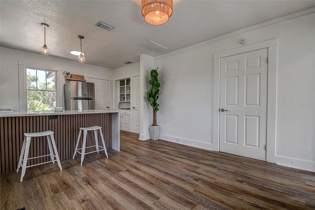 212 48TH STREET N, St Petersburg, FL 33713