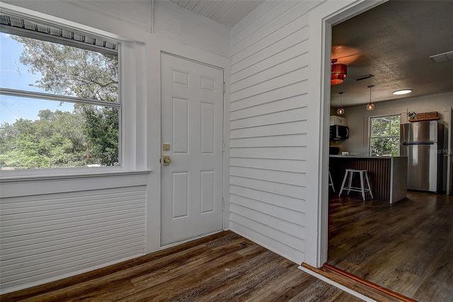 212 48TH STREET N, St Petersburg, FL 33713