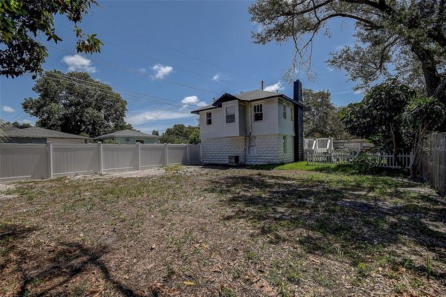 212 48TH STREET N, St Petersburg, FL 33713