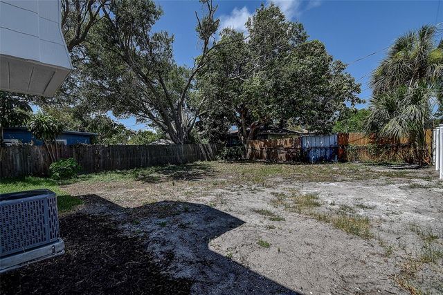 212 48TH STREET N, St Petersburg, FL 33713