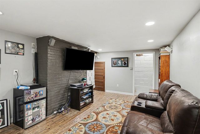 1920 S West Avenue, Jackson, MI 49203