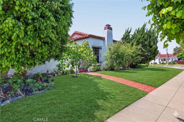7607 8th Avenue, Los Angeles, CA 90043