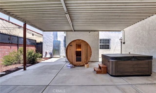 7607 8th Avenue, Los Angeles, CA 90043
