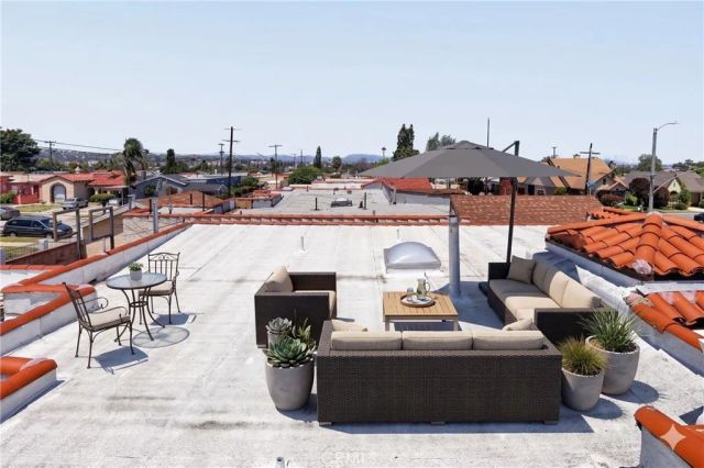 7607 8th Avenue, Los Angeles, CA 90043