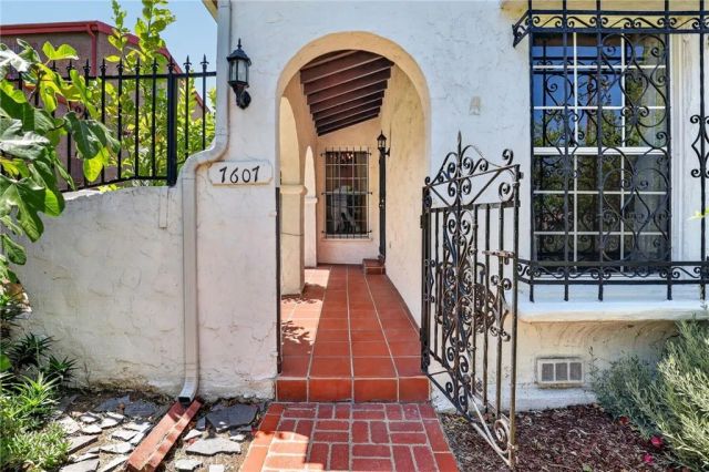 7607 8th Avenue, Los Angeles, CA 90043