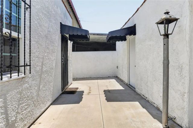 7607 8th Avenue, Los Angeles, CA 90043
