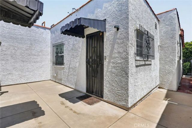 7607 8th Avenue, Los Angeles, CA 90043