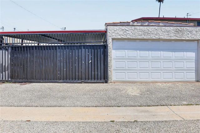 7607 8th Avenue, Los Angeles, CA 90043
