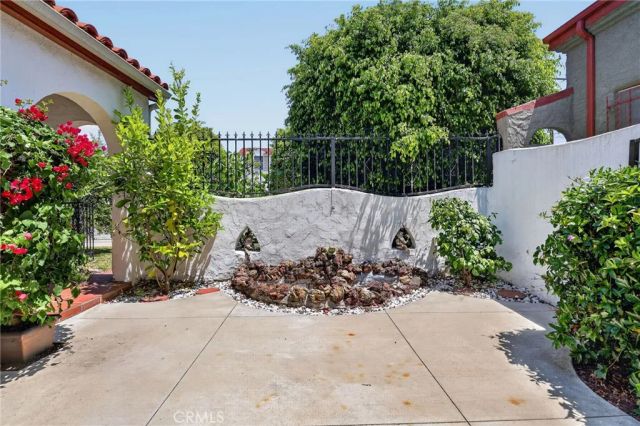 7607 8th Avenue, Los Angeles, CA 90043
