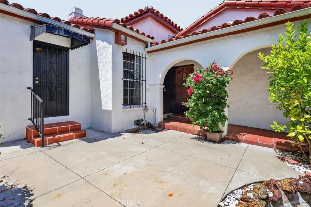 7607 8th Avenue, Los Angeles, CA 90043