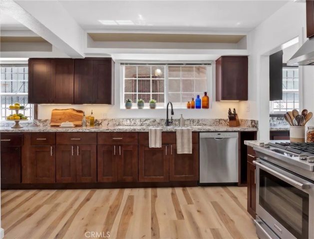 7607 8th Avenue, Los Angeles, CA 90043