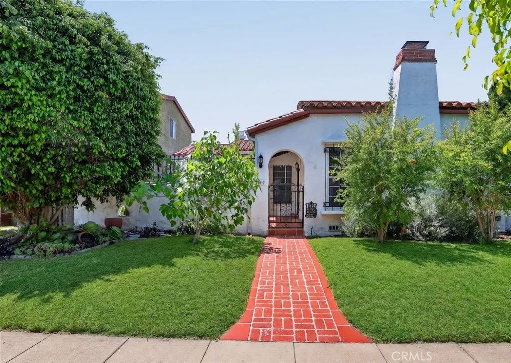 7607 8th Avenue, Los Angeles, CA 90043