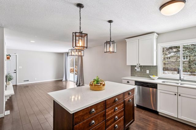 1120 Unity Avenue N, Golden Valley, MN 55422