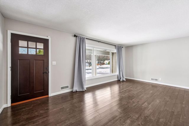 1120 Unity Avenue N, Golden Valley, MN 55422