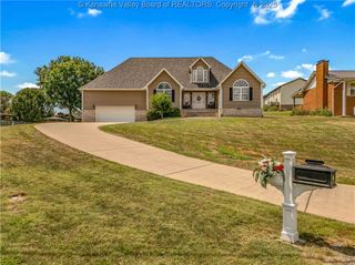 16 Chemar Drive, Hurricane, WV 25526