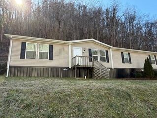 606 Harolds Branch, Pikeville, KY 41501
