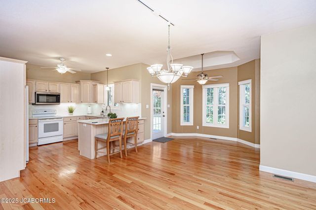 221 MADELINES PARK CIRCLE, Jefferson City, MO 65109