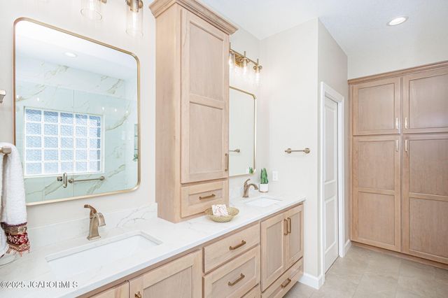 221 MADELINES PARK CIRCLE, Jefferson City, MO 65109