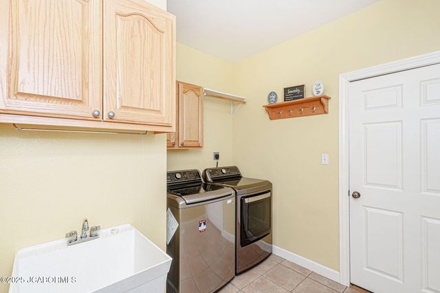 221 MADELINES PARK CIRCLE, Jefferson City, MO 65109