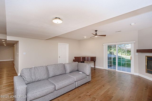 221 MADELINES PARK CIRCLE, Jefferson City, MO 65109