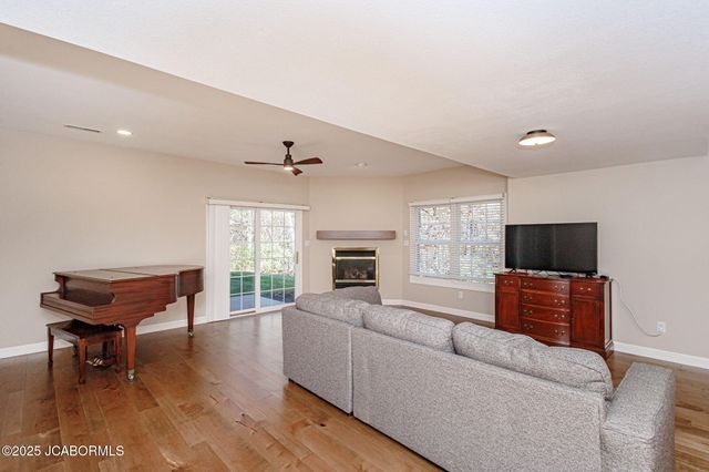 221 MADELINES PARK CIRCLE, Jefferson City, MO 65109