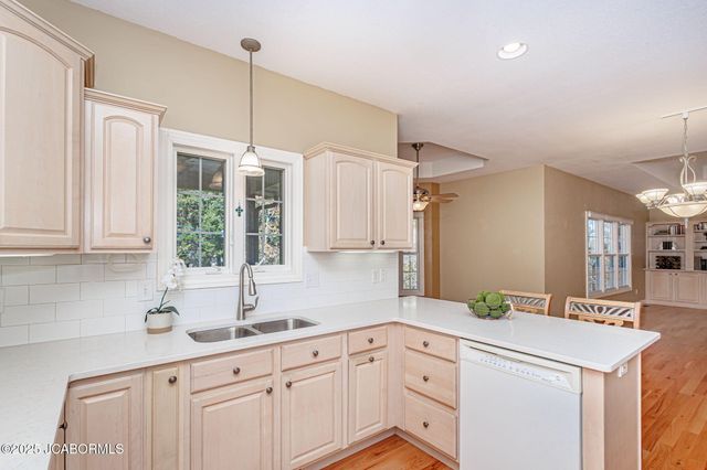 221 MADELINES PARK CIRCLE, Jefferson City, MO 65109