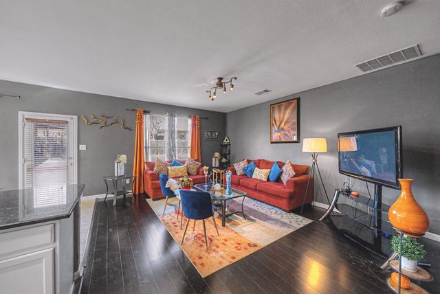 2820 Gardendale Drive, Fort Worth, TX 76120