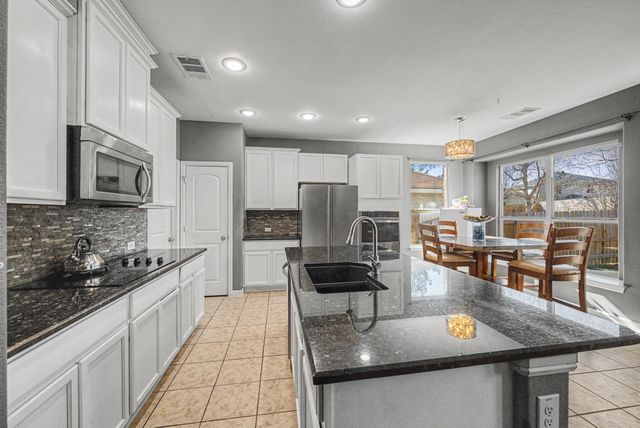 2820 Gardendale Drive, Fort Worth, TX 76120