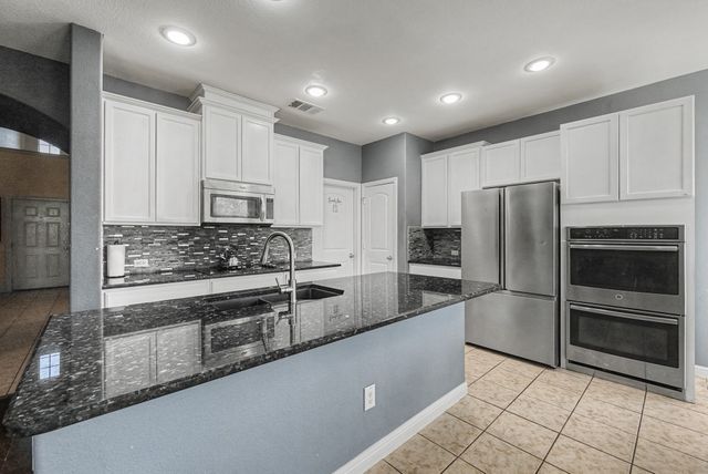 2820 Gardendale Drive, Fort Worth, TX 76120