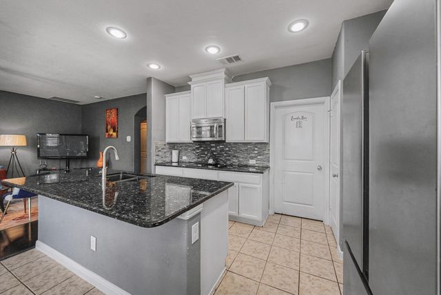 2820 Gardendale Drive, Fort Worth, TX 76120