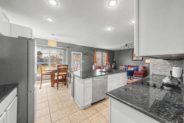 2820 Gardendale Drive, Fort Worth, TX 76120