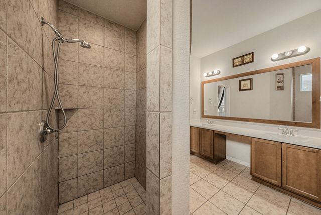 2820 Gardendale Drive, Fort Worth, TX 76120