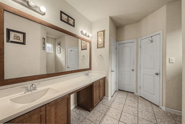 2820 Gardendale Drive, Fort Worth, TX 76120